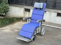 リクライニング車いす